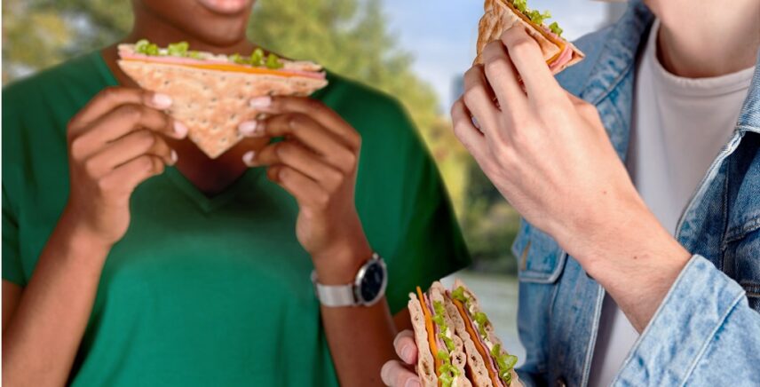 Sandwich triangle XXL Daunat au jambon et au cheddar, avec son pain suédois